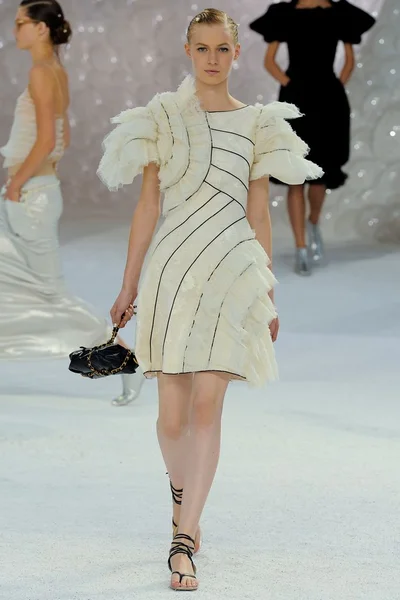 Look 80